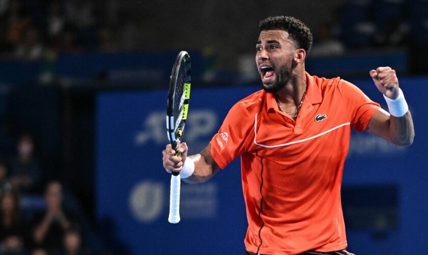 Tennis, finale du tournoi de Tokyo : les images de la renversante victoire d’Arthur Fils face à Ugo Humbert