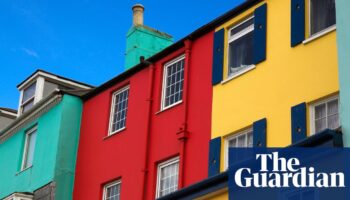 UK house prices rise for third month in a row, says Halifax