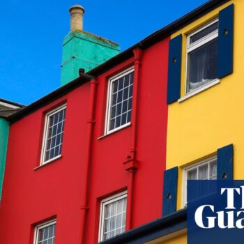 UK house prices rise for third month in a row, says Halifax