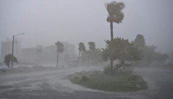 Heftige Niederschläge und Wind in Fort Myers, Florida