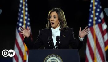 US election: Harris seeks to defuse Biden 'garbage' fallout