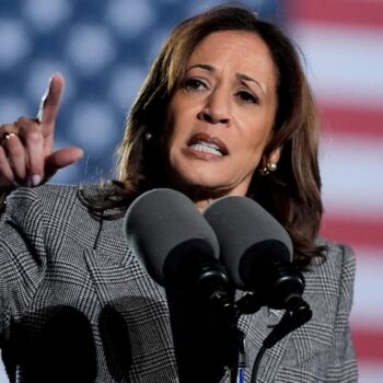 US election: Harris to make campaign 'closing statement'