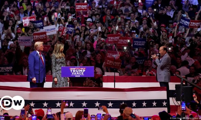 US election: Puerto Rico joke at Trump rally draws backlash