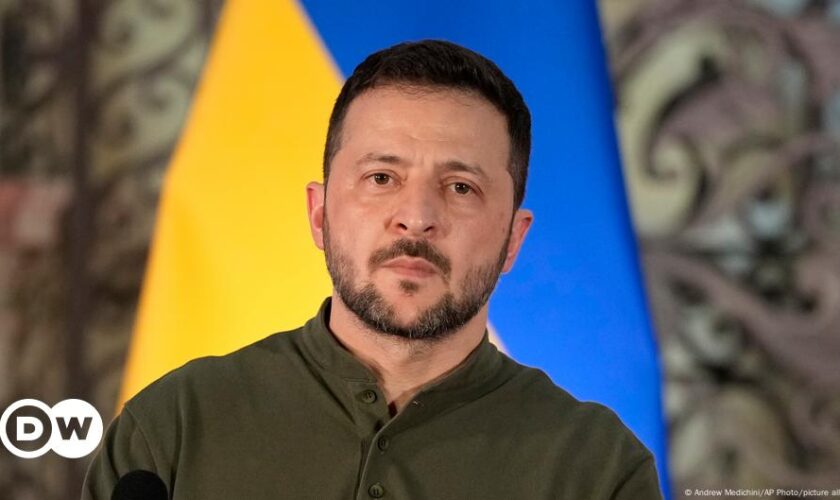 Ukraine updates: Zelenskyy to meet with Scholz, Pope Francis