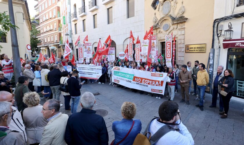 Una manifestación urge al Gobierno de la Junta a frenar el «desastre» en la dependencia en Córdoba