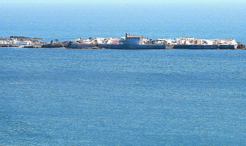 Unos pescadores encuentran un torpedo a la deriva cerca de la isla de Tabarca