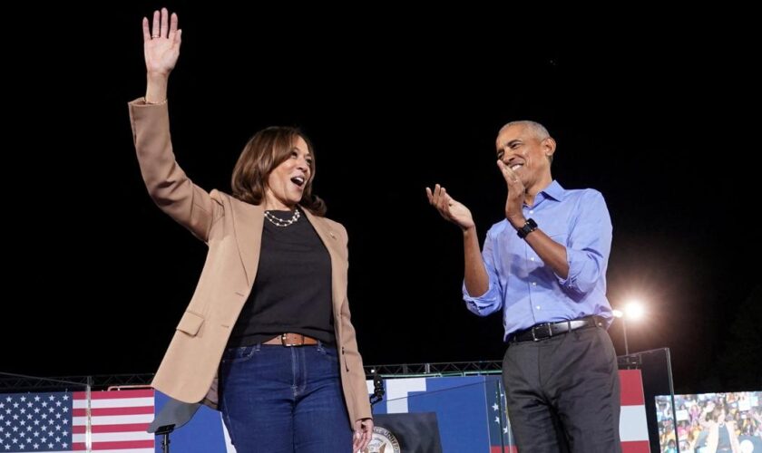 «Vous n’êtes pas emballés à l'idée d'avoir une femme présidente»: Barack Obama tente de mobiliser le vote noir pour Kamala Harris