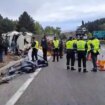 Vuelca un tráiler en Somosierra, el camionero escapa y descubren 20 kilos de cocaína entre la carga