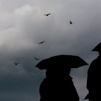 Nebel und Wolken bestimmen meist das Wetter. (Archivfoto) Foto: Oliver Berg/dpa