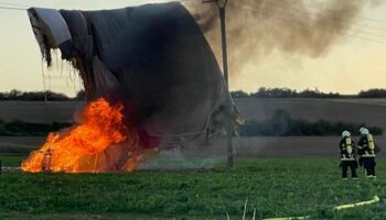 Zülpich: Heißluftballon gerät in Stromleitung und fängt Feuer