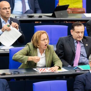 Tonfall im Bundestag: „Die AfD will die Demokratie lächerlich machen“