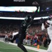 Garrett Wilson gives Jets fan big treat on Halloween with one-handed touchdown grab in win over Texans