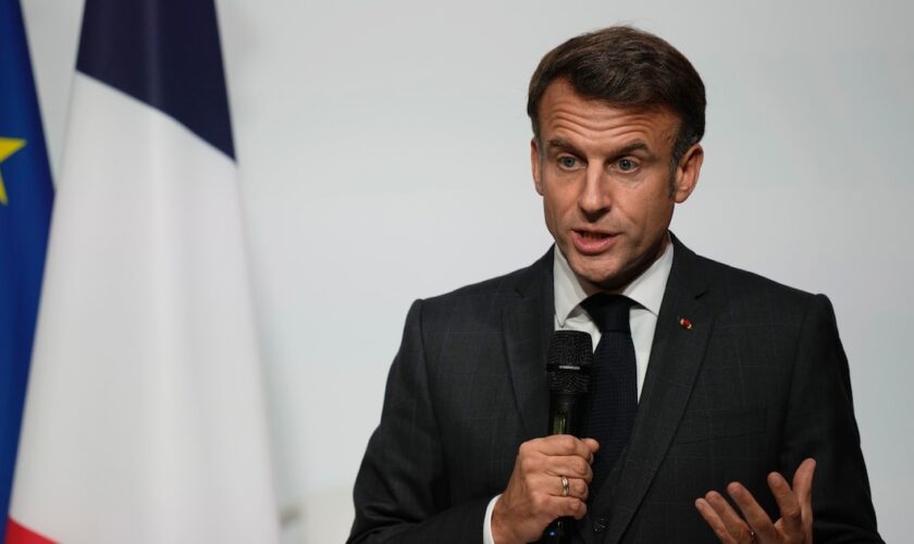 Le président Emmanuel Macron au palais de l'Elysée à Paris, le 25 octobre 2024