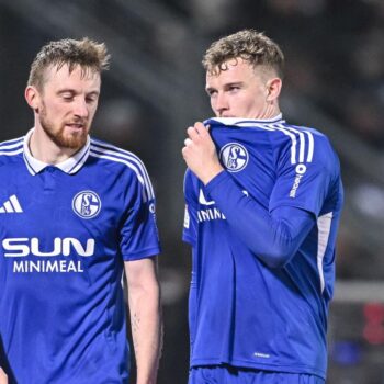 Ulm scheitert am Aluminium, Schalke vergibt kurz vor Schluss Dreifach-Chance