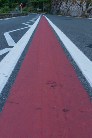 La grande ligne rouge est arrivée en France – attention à l'amende si vous ne connaissez pas sa signification