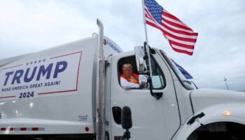 Elections américaines 2024 : Donald Trump fait campagne dans un camion-poubelle après les propos de Joe Biden sur les «ordures» trumpistes