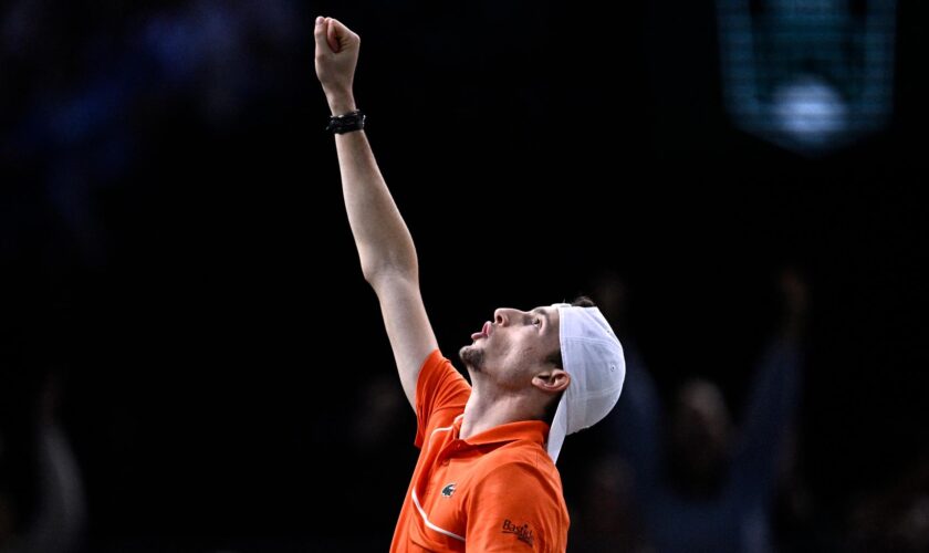 Ugo Humbert en finale du Masters 1000 de Paris, pour un choc contre le numéro 3 mondial Alexander Zverev