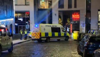 Police close roads around Cowgate in Edinburgh after incident