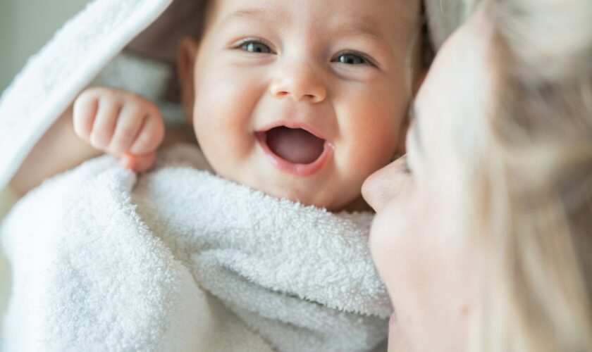 photo bébé avec sa mère