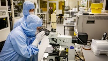 Des chercheurs dans le laboratoire du TU Campus de Delft, aux Pays-Bas.