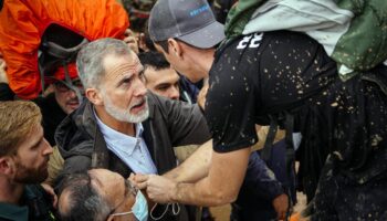 Spanisches Königspaar im Hochwassergebiet: Wütende Proteste gegen Spaniens König Felipe VI.