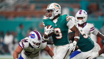 Dolphins' Jonnu Smith rips Buffalo ahead of Bills game: 'Worst place you can be'