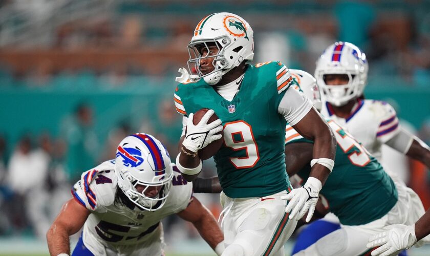 Dolphins' Jonnu Smith rips Buffalo ahead of Bills game: 'Worst place you can be'