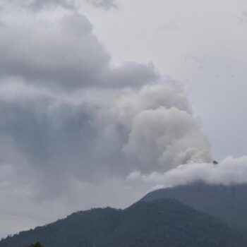 Vulkan Lewotobi Laki-Laki: Mindestens neun Tote nach Vulkanausbruch in Indonesien