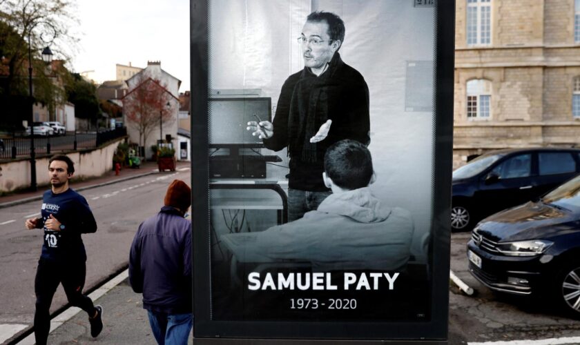 Mort de Samuel Paty : huit prévenus jugés devant la cour d’assises spéciale, ce qui leur est reproché