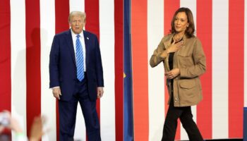 Diptyque photographique avec Donald Trump le 1er octobre dans le Wisconsin, et Kamala Harris le 27 septembre dans l'Arizona