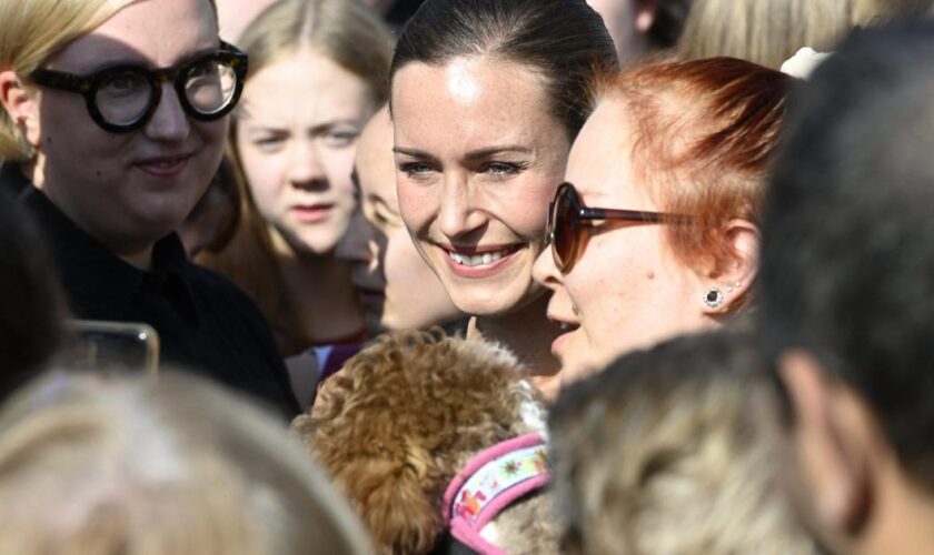 En Finlande, Sanna Marin attire toujours la lumière