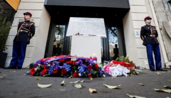 Cérémonie en hommage aux victimes des attentats du 13 novembre 2015, devant la Bataclan à Paris, le 13 novembre 2018