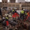 Inondations en Espagne : les recherches de disparus se poursuivent, Barcelone sous des pluies torrentielles