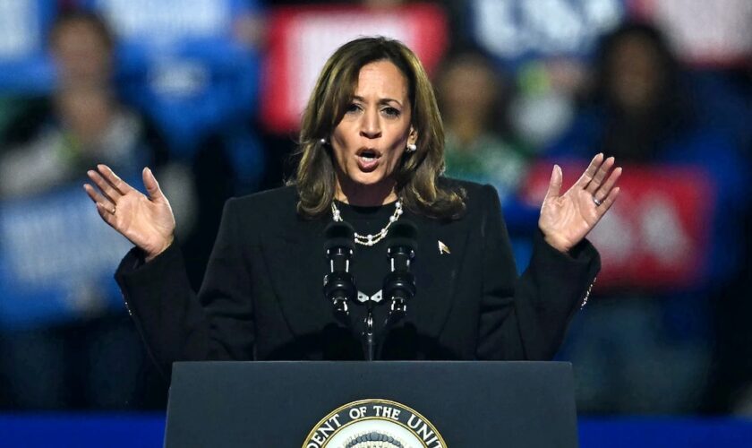 La vice-présidente et candidate démocrate à l'élection présidentielle américaine Kamala Harris lors d'un meeting de campagne à Philadelphie, en Pennsylvanie, aux ETats-Unis, le 4 novembre 2024