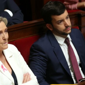 Marine Le Pen, présidente du groupe parlementaire du Rassemblement national (RN), et Jean-Philippe Tanguy, député RN, à l'Assemblée nationale, le 1er octobre 2024 à Paris