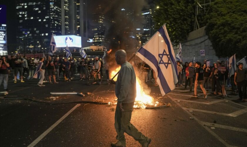 Liveblog zum Krieg in Nahost: Tausende demonstrieren in Tel Aviv gegen Entlassung Gallants