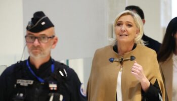 Procès du RN : « Faire de moi la DRH du groupe est une idée loufoque », se défend Marine Le Pen