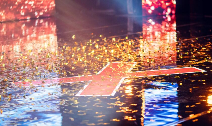 Dans « LFAUIT » saison 19, le Platinium Buzzer accordé à des « spécialistes » de l’émission