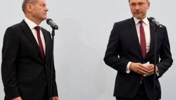 Allemagne : en colère, Olaf Scholz limoge son ministre des Finances et met fin prématurément à leur coalition