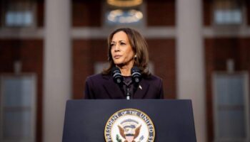 Kamala Harris concède sa défaite : un discours “plein d’émotion” et sur un “ton de défi”