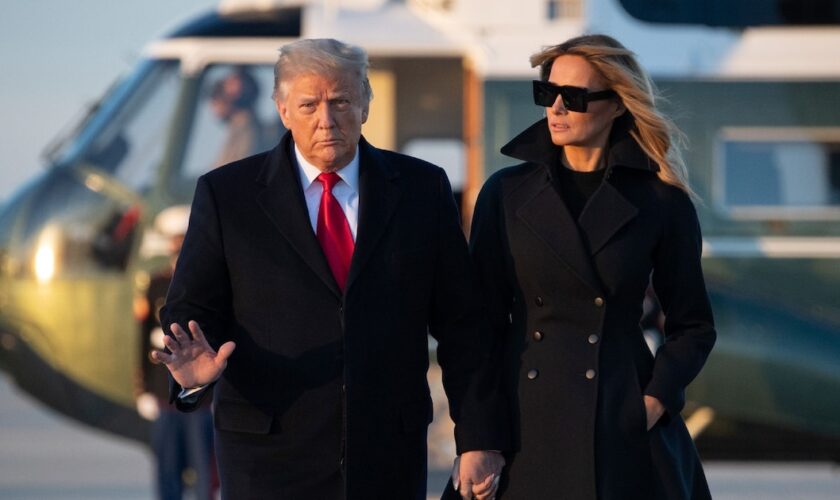 Le président américain Donald Trump et sa femme Melania Trump à la base Andrews, le 23 décembre 2020 dans le Maryland