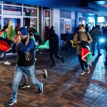 Amsterdam: Israel lässt nach Ausschreitungen Fußballfans aus Amsterdam ausfliegen