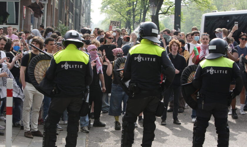 Israéliens agressés à Amsterdam : une "attaque antisémite préméditée" pour Netanyahou, un "pogrom" pour Herzog