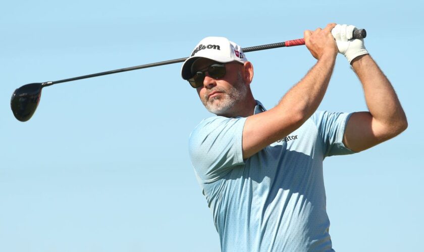 Paul Waring sets course record to reach -19 at halfway stage in Abu Dhabi