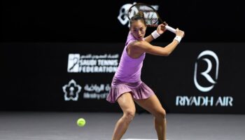 Zheng Qinwen powers into final on debut at WTA Finals