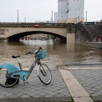 A Paris, les habitants vont être sensibilisés en 2025 au « risque inondation »