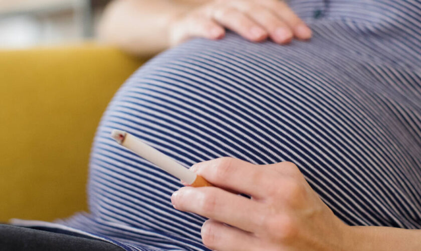 Enceintes et fumeuses : «Il ne faut pas culpabiliser ces femmes, mais les écouter et les aider»