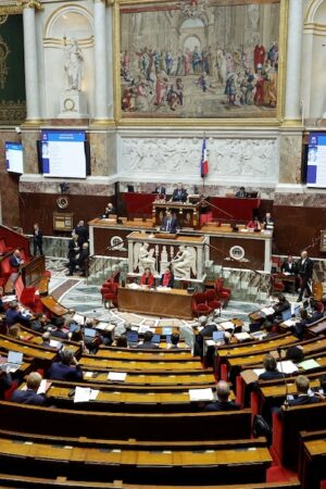 Le ministre du Budget Laurent Saint-Martin s'adresse à l'Assemblée nationale lors de la séance d'ouverture de l'examen du projet de loi sur le budget de la Sécurité sociale 2025, à Paris, le 28 octobre 2024