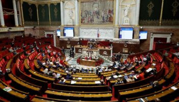 Le ministre du Budget Laurent Saint-Martin s'adresse à l'Assemblée nationale lors de la séance d'ouverture de l'examen du projet de loi sur le budget de la Sécurité sociale 2025, à Paris, le 28 octobre 2024