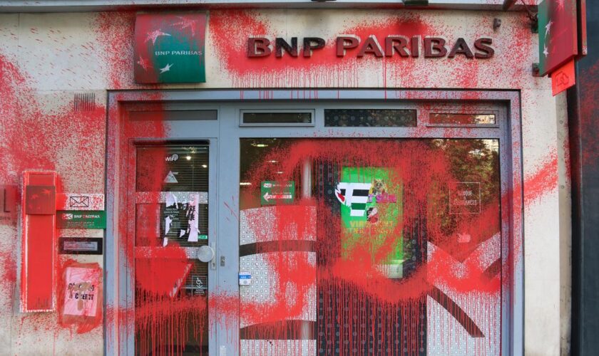 Des militants manifestent à Lille contre le rôle de BNP Paribas dans la guerre d’Israël